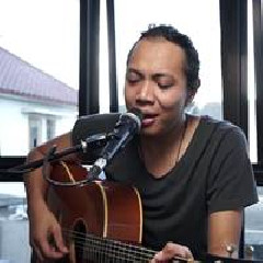 Download Lagu Felix Irwan - Di Saat Kau Harus Memilih - Pance Pondaag (Cover) Terbaru